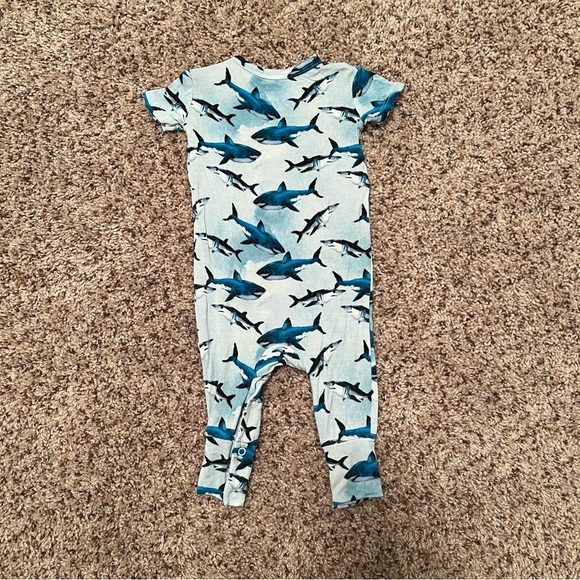 Posh Peanut shark short sleeve romper - Picture 4 of 4